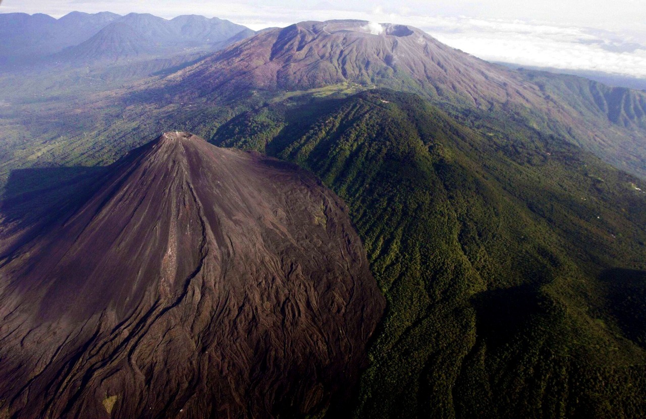 La Rosa y los tres volcanes